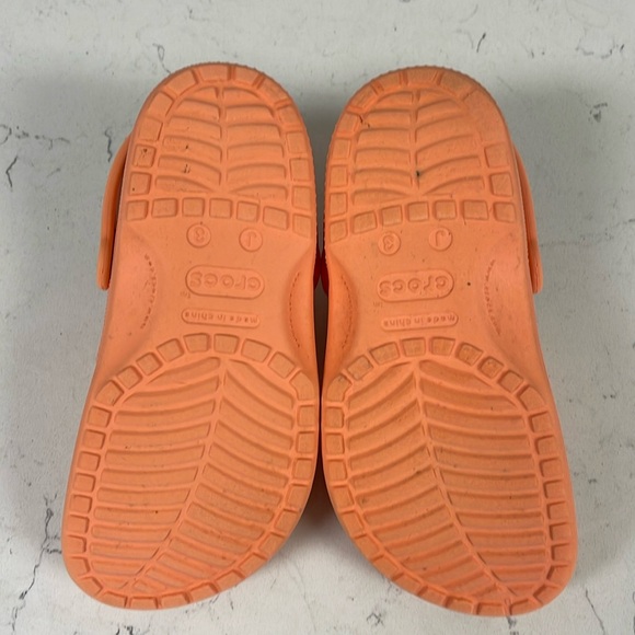 Crocs Classic Clog Size Junior 3, Peach - Orange - Coral - Picture 6 of 16